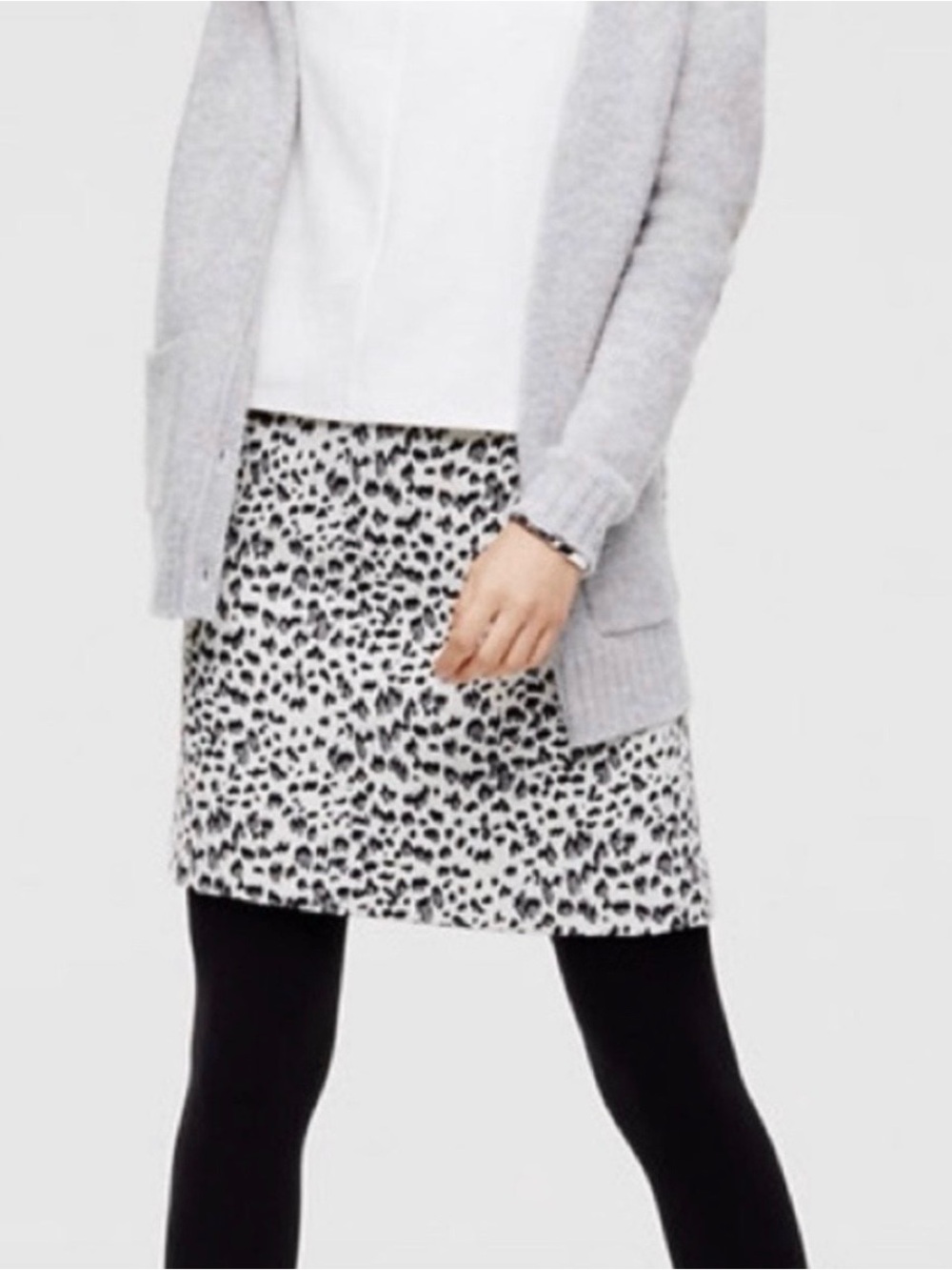 Ann Taylor LOFT Size Small Cream Snow Leopard Animal Print Short Pencil Skirt